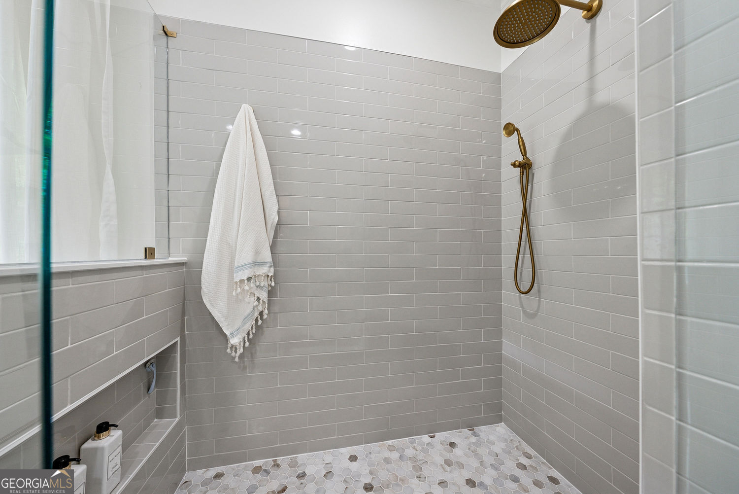 Alpharetta, Georgia 30004, United States, 6 Bedrooms Bedrooms, ,6 BathroomsBathrooms,Residential,Active,133327