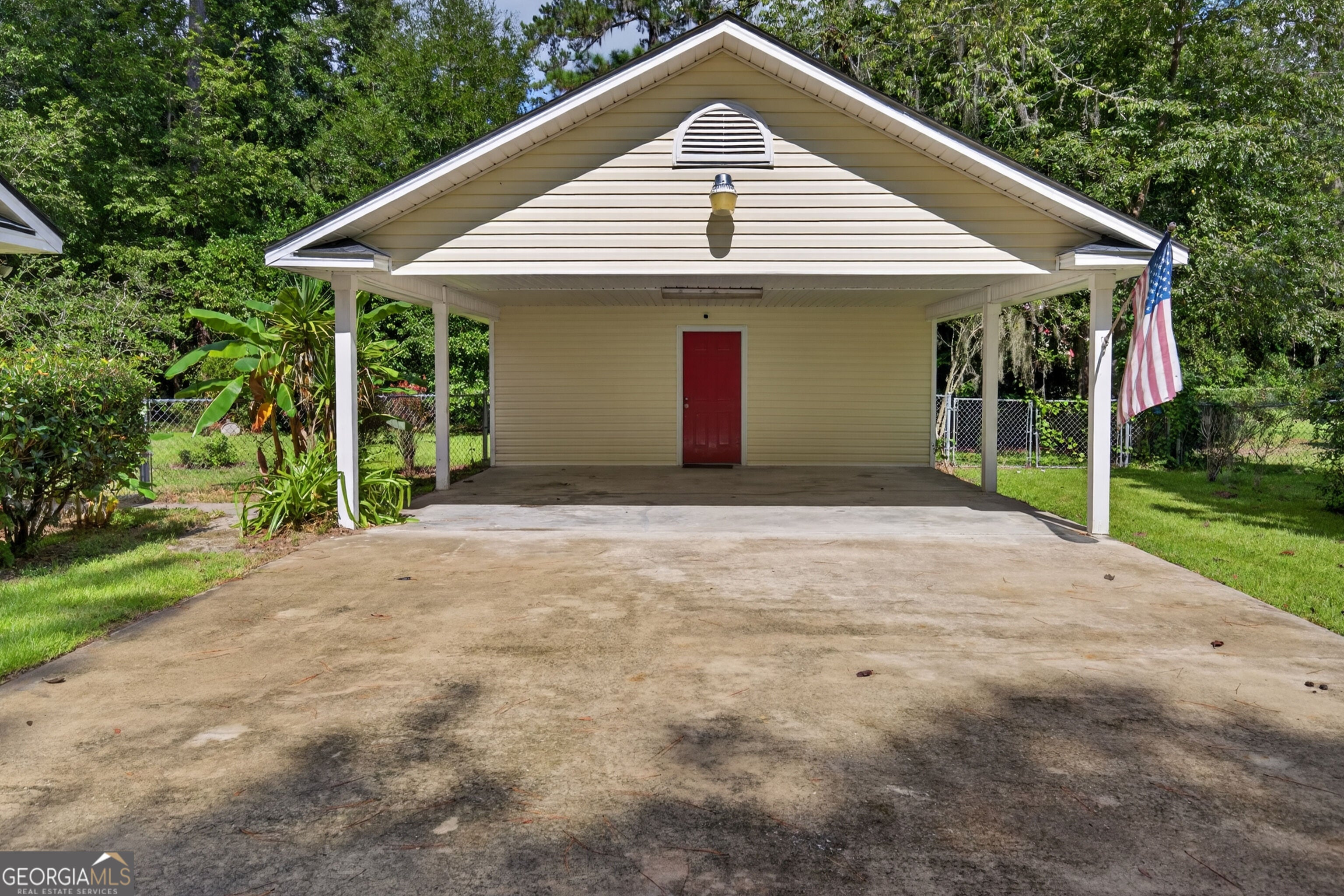 504 Lake DR