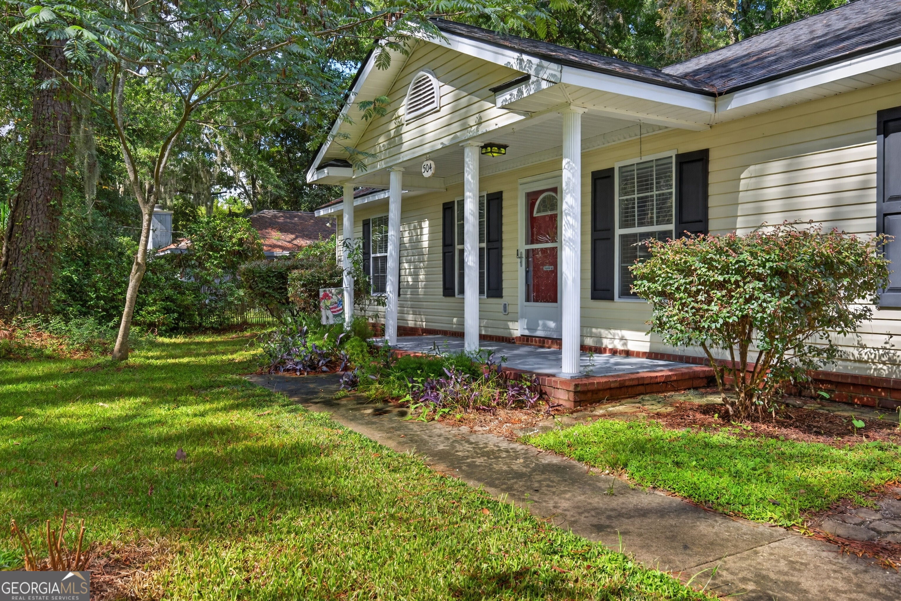 504 Lake DR
