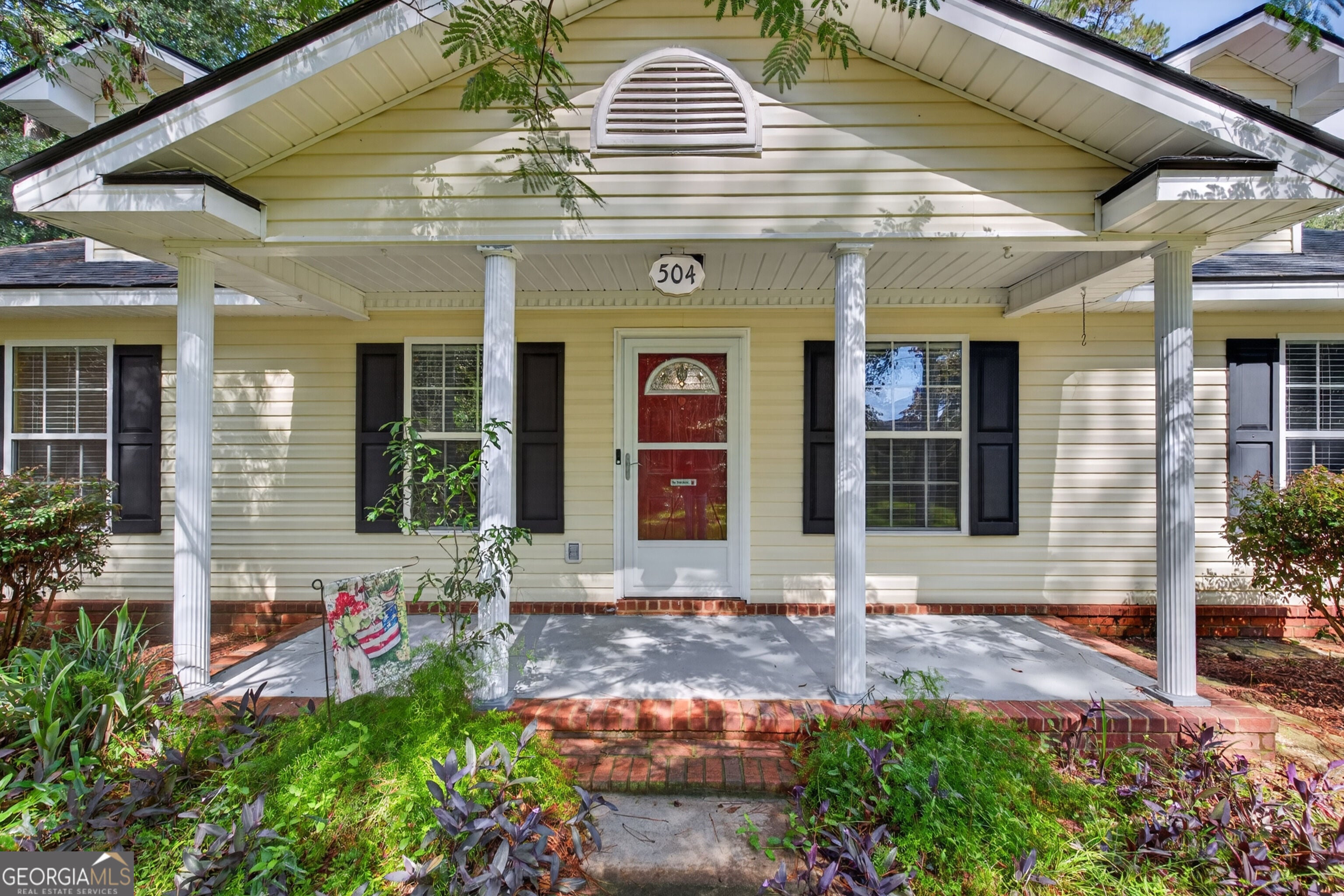 504 Lake DR