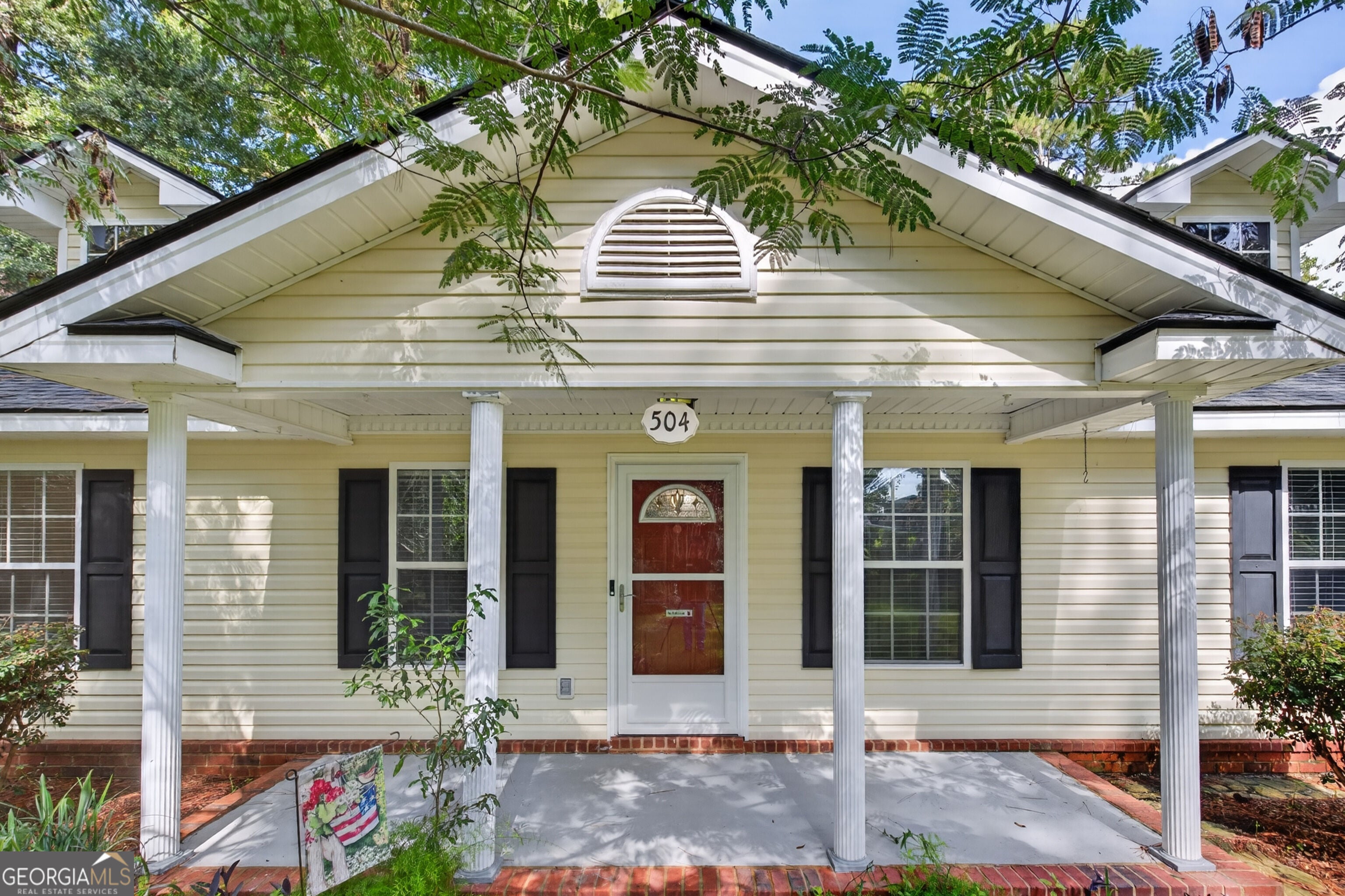 504 Lake DR