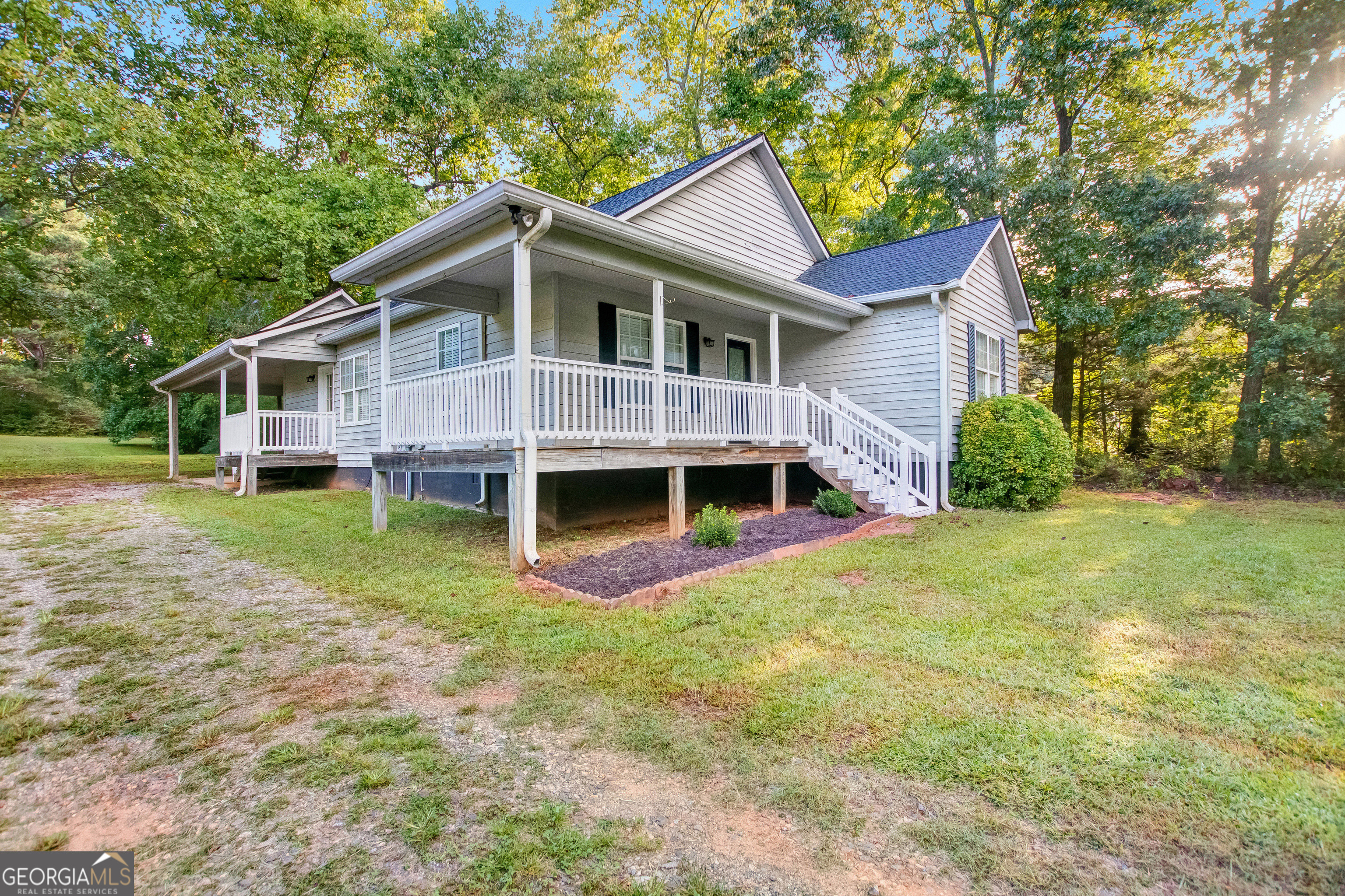 Cleveland, Georgia 30528, United States, 3 Bedrooms Bedrooms, ,2 BathroomsBathrooms,Residential,Active,201119