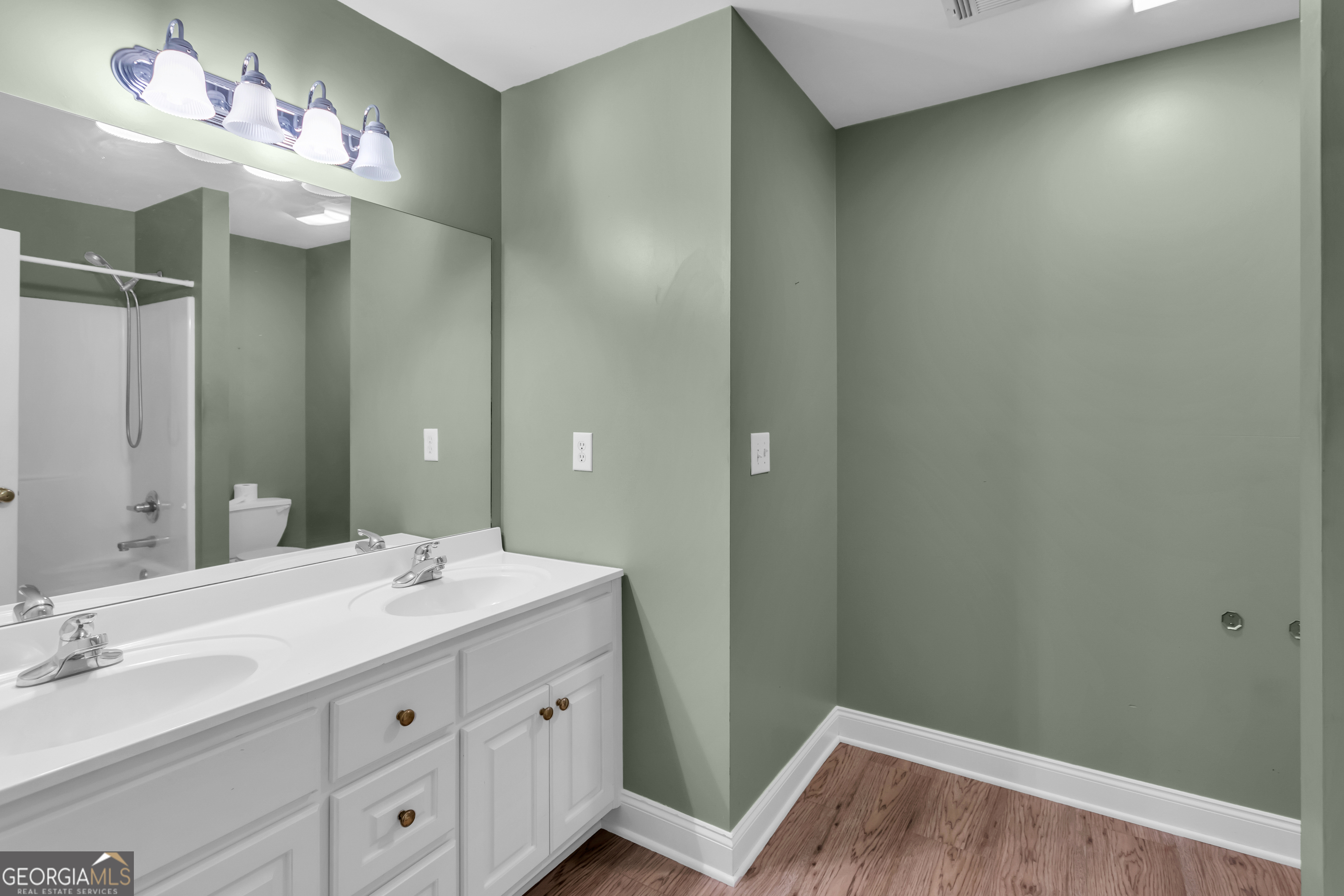 Cleveland, Georgia 30528, United States, 3 Bedrooms Bedrooms, ,2 BathroomsBathrooms,Residential,Active,201119