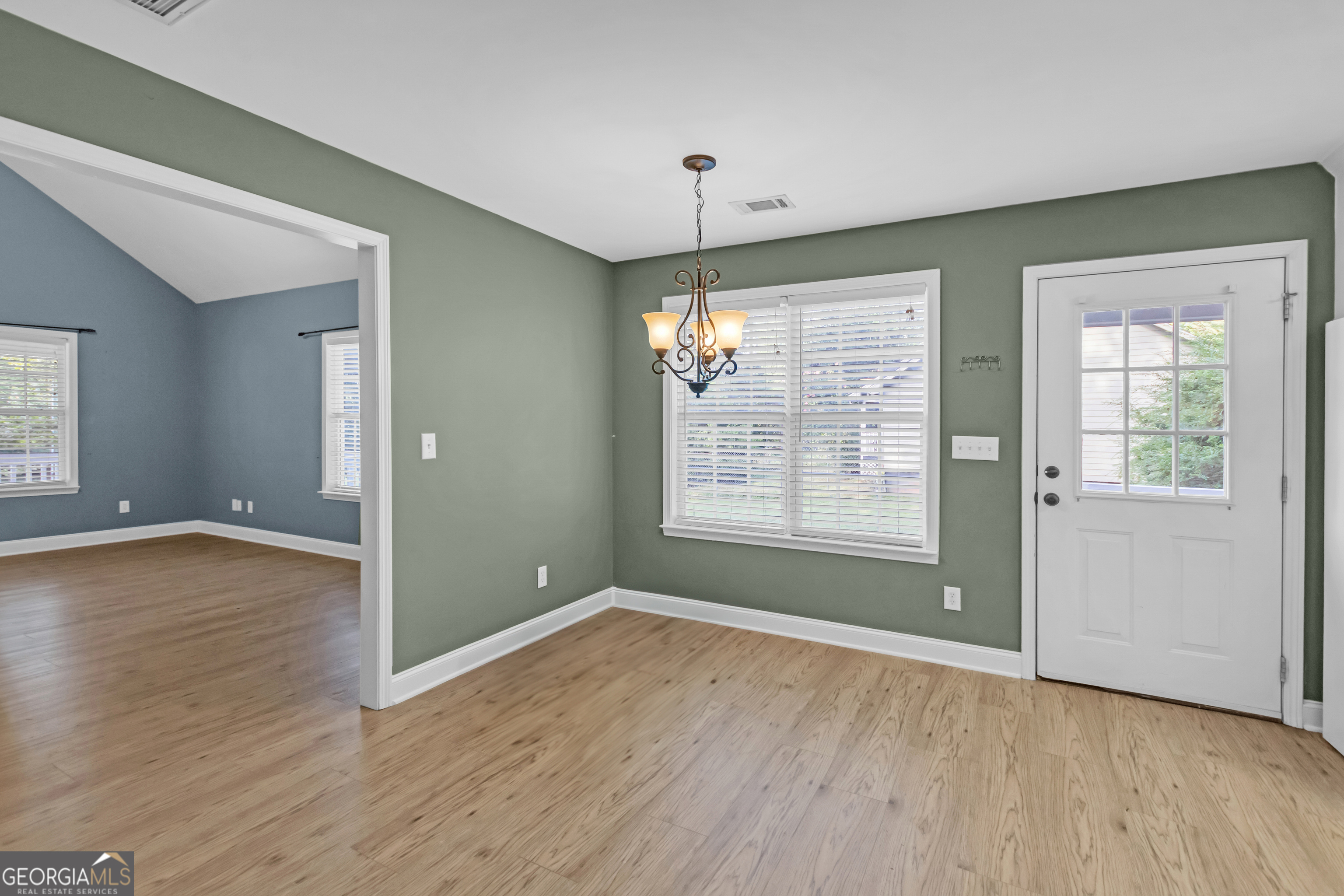 Cleveland, Georgia 30528, United States, 3 Bedrooms Bedrooms, ,2 BathroomsBathrooms,Residential,Active,201119