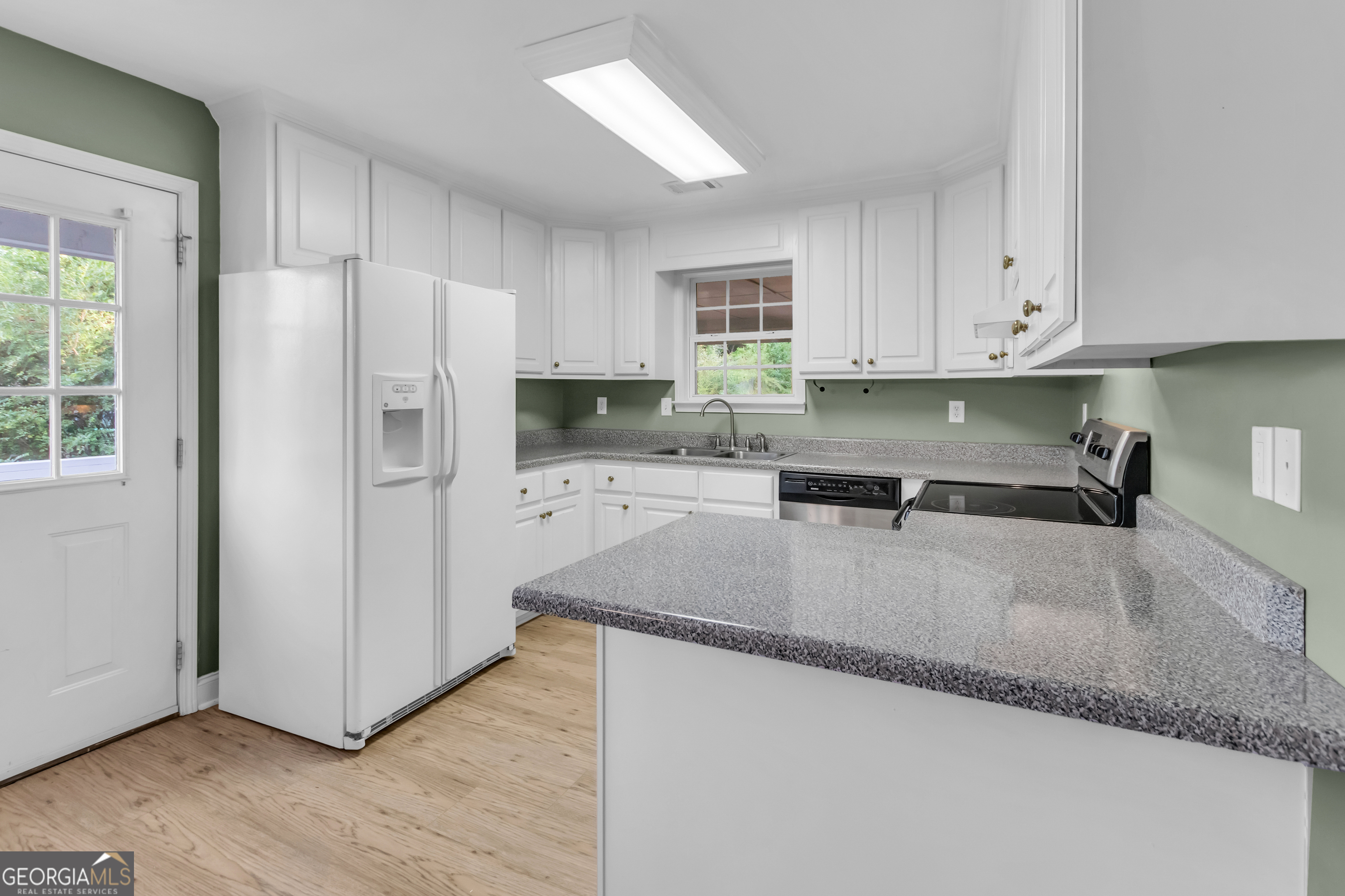 Cleveland, Georgia 30528, United States, 3 Bedrooms Bedrooms, ,2 BathroomsBathrooms,Residential,Active,201119