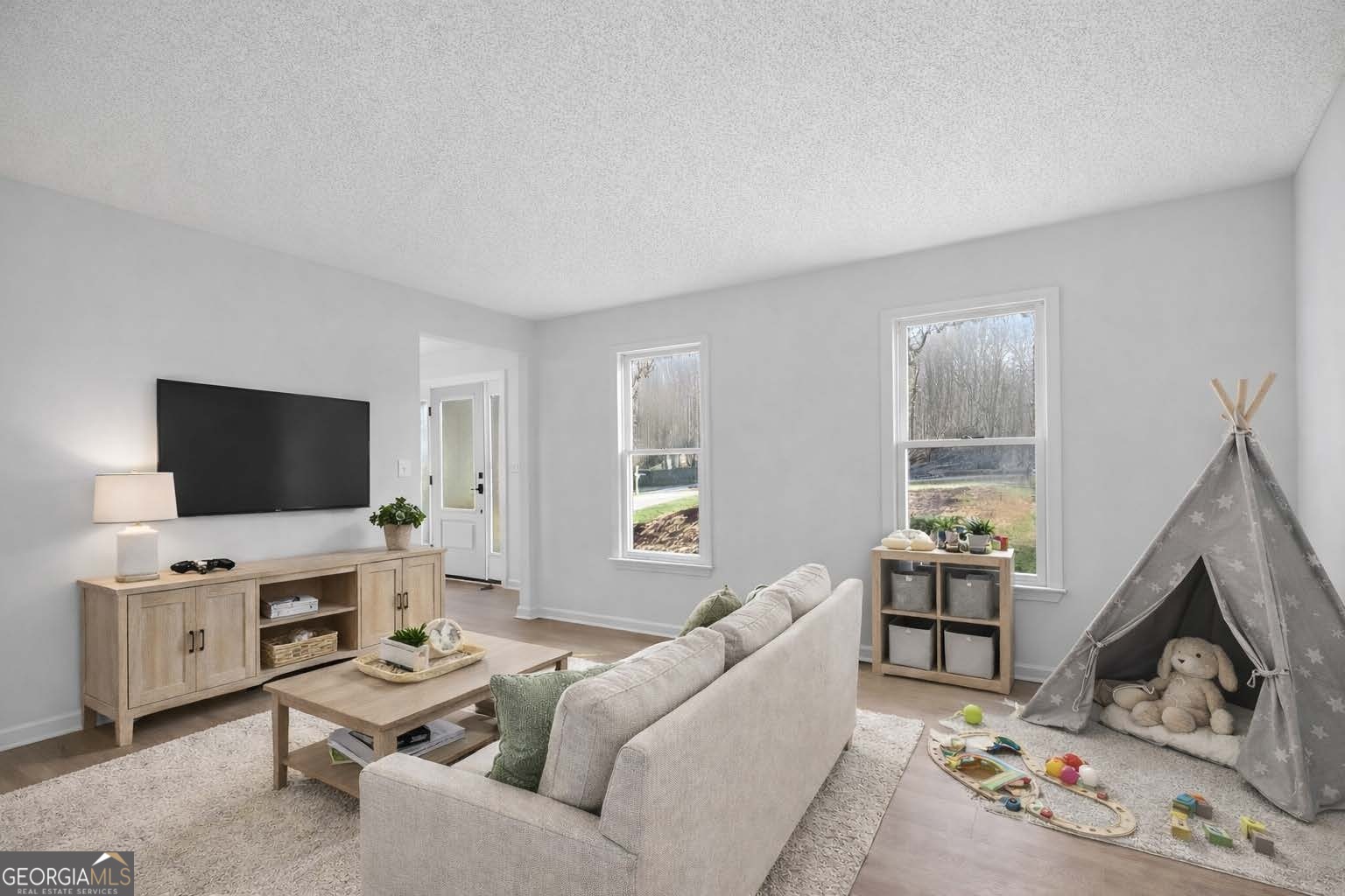 511 Lakeside DR