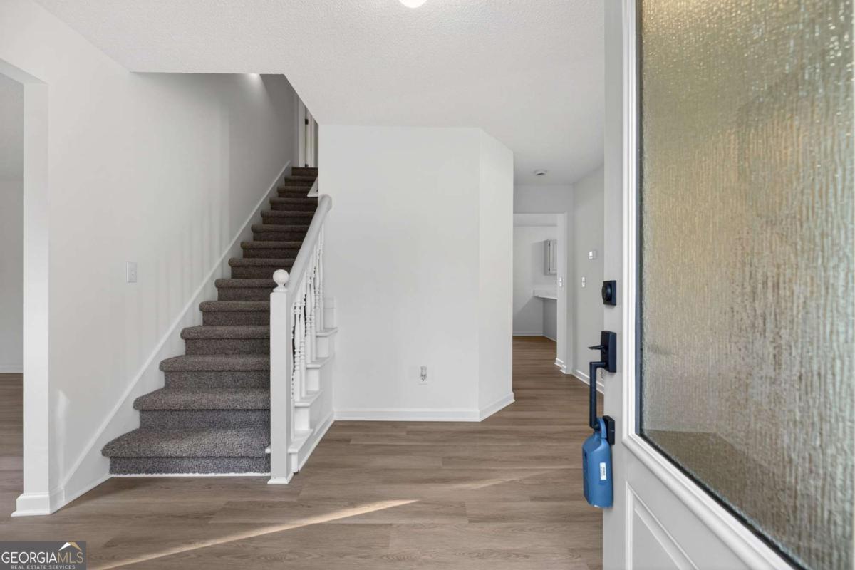 511 Lakeside DR