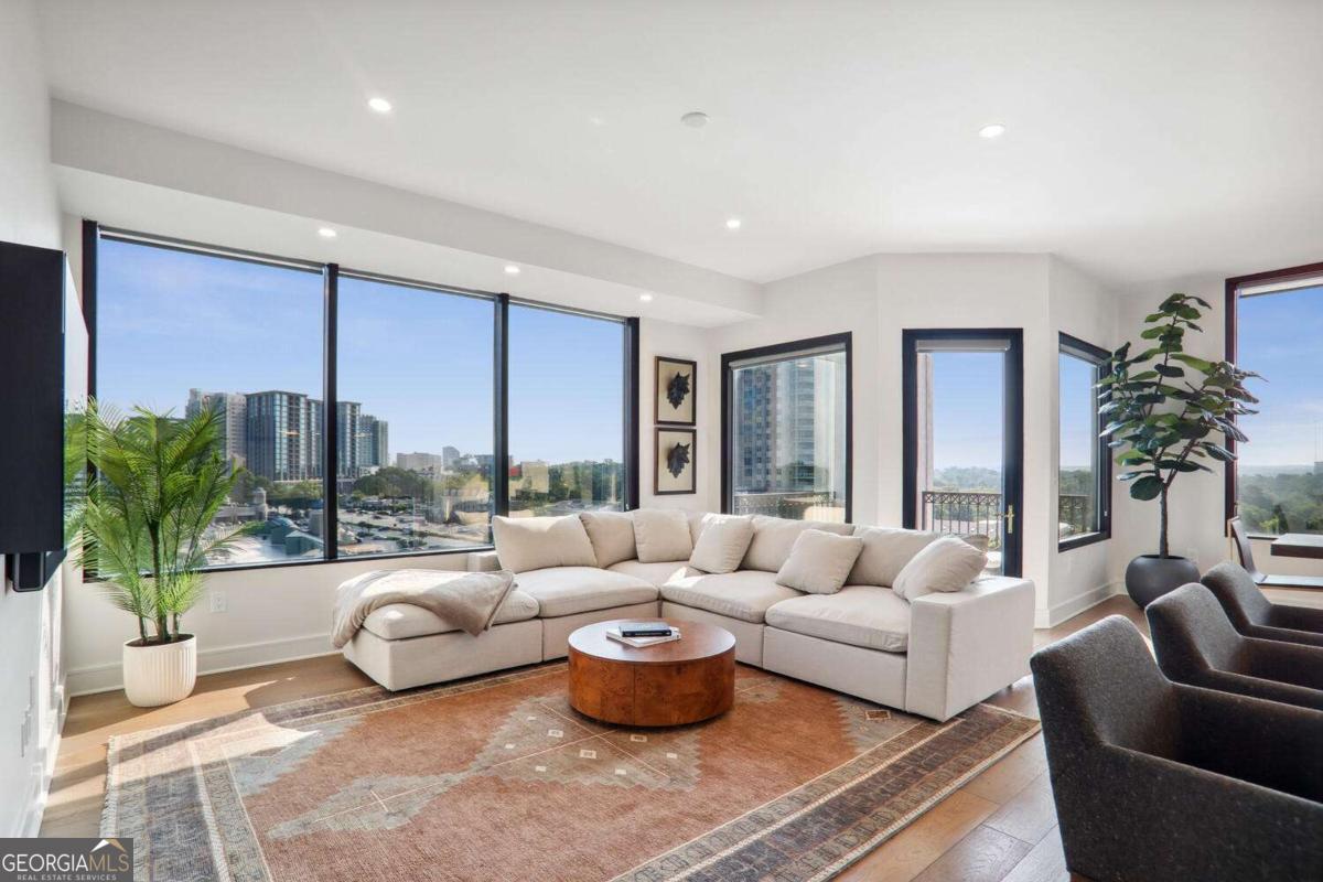 2828 Peachtree RD NW 1002