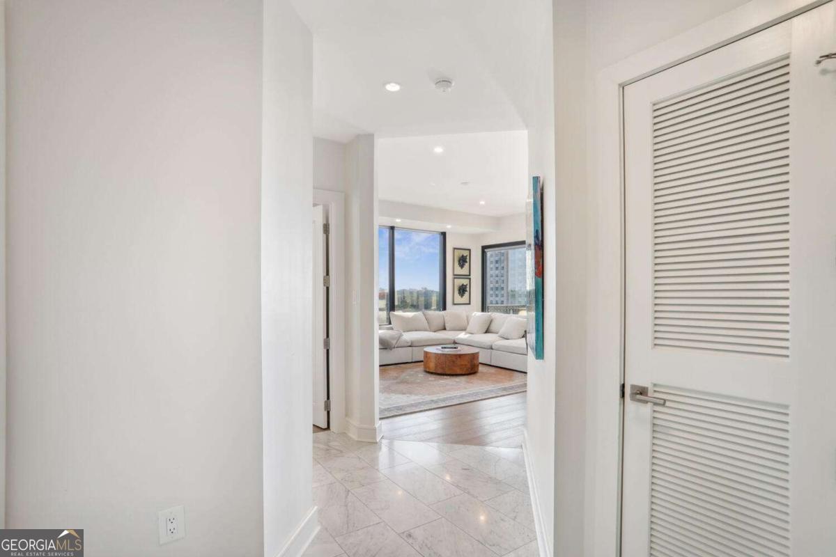 2828 Peachtree RD NW 1002