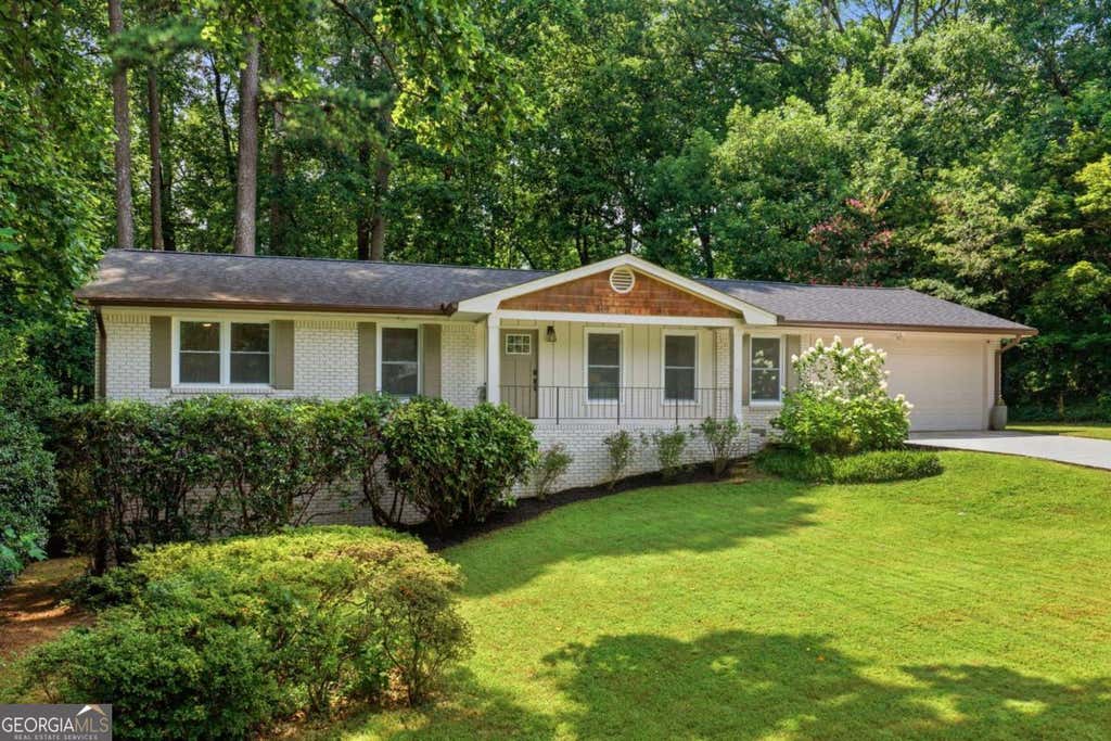 Photo of 3212 Foxwood Trail SE, Smyrna, GA 30082 (MLS # 10807918)