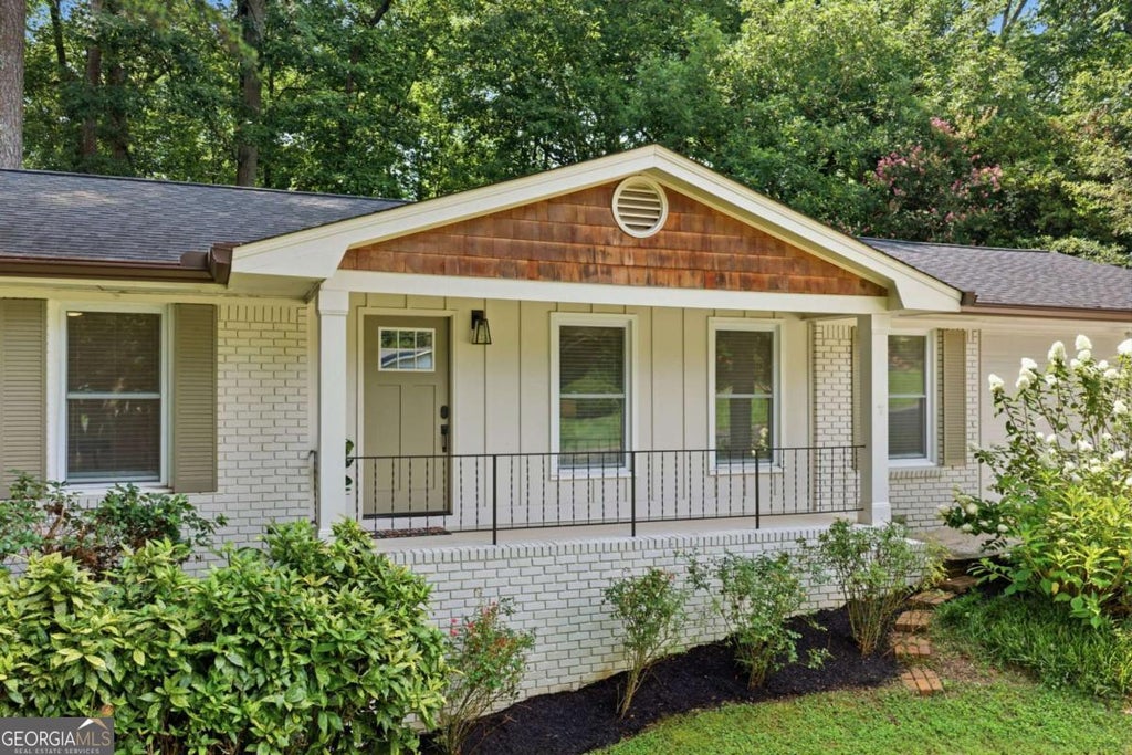 Photo of 3212 Foxwood Trail SE, Smyrna, GA 30082 (MLS # 10807918)