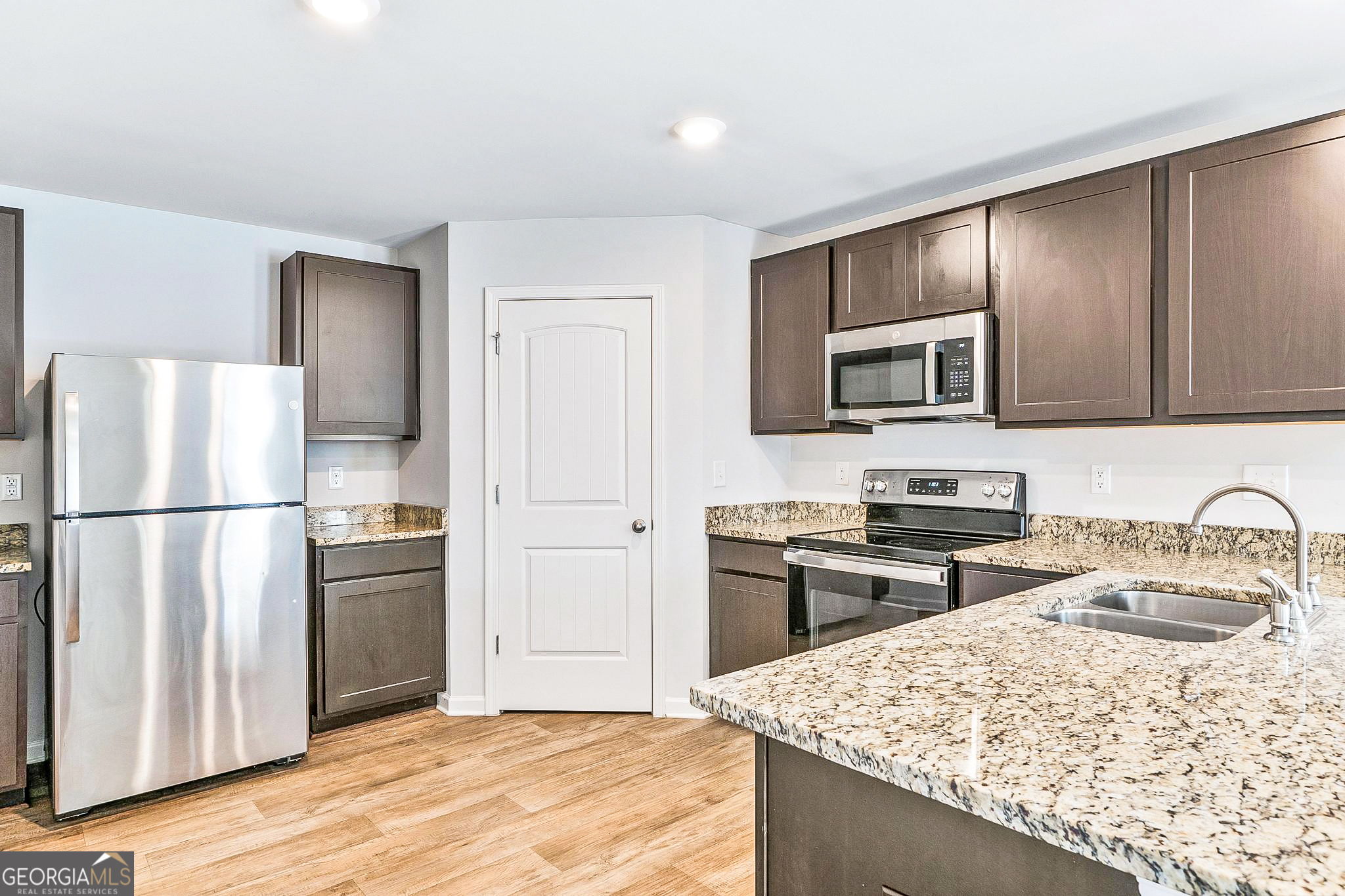 7225 Winterberry CIR