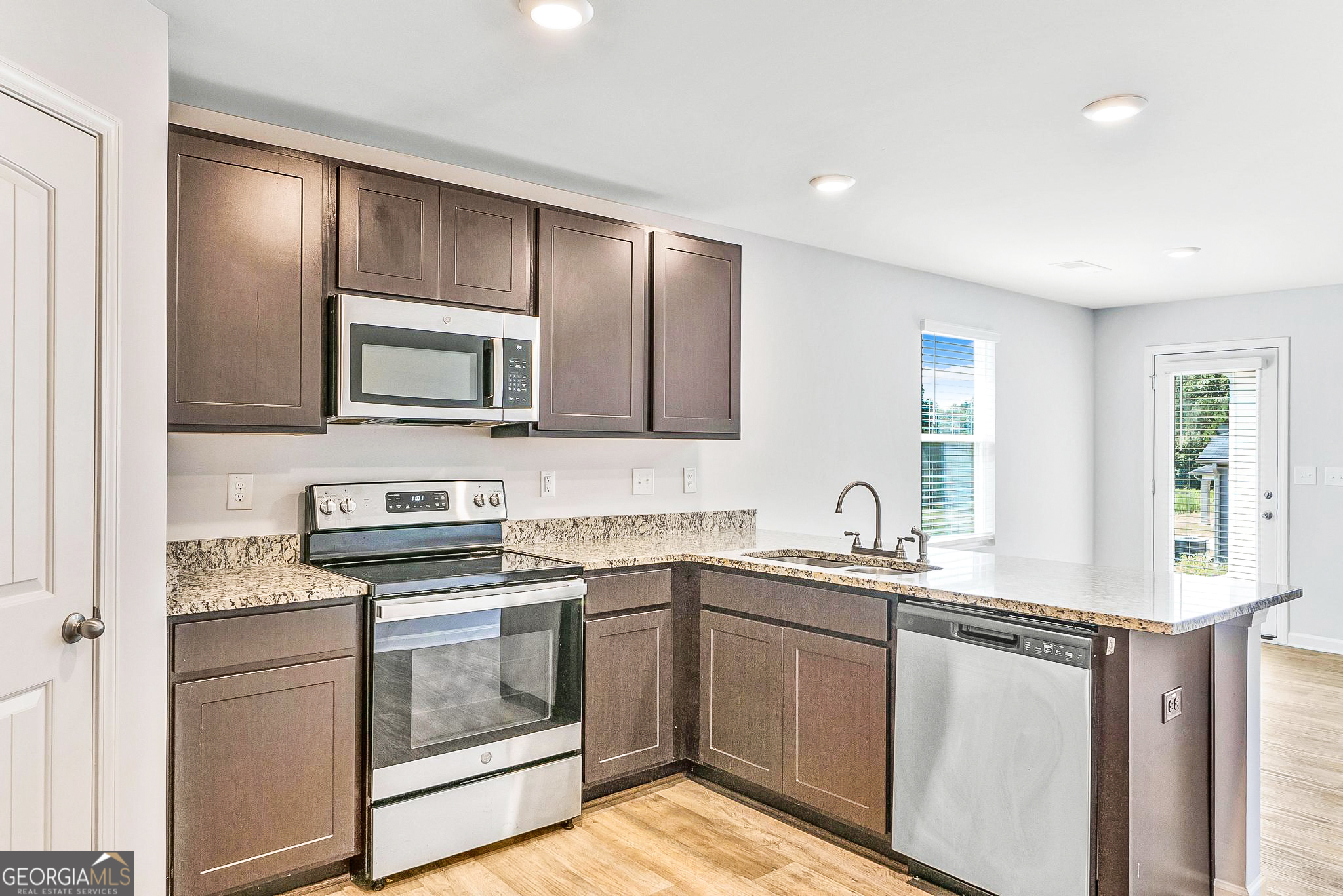 7225 Winterberry CIR