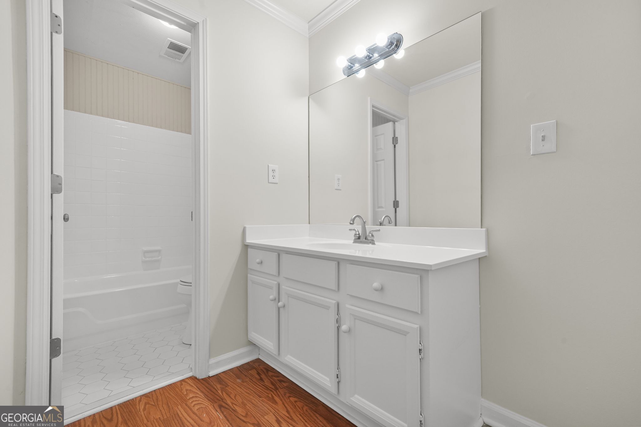 Atlanta, Georgia 30324, United States, 2 Bedrooms Bedrooms, ,2 BathroomsBathrooms,Residential,Active,194530