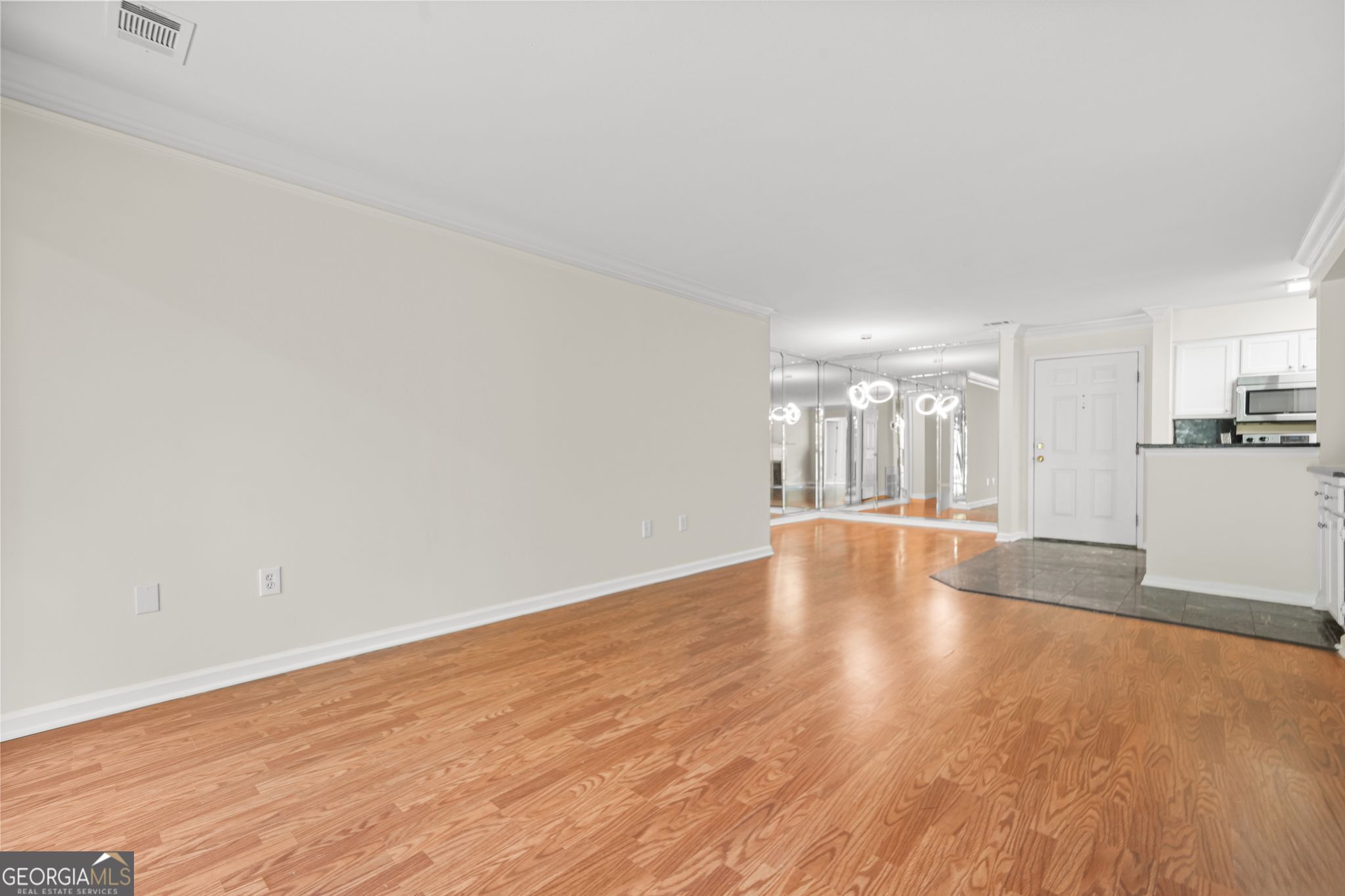 Atlanta, Georgia 30324, United States, 2 Bedrooms Bedrooms, ,2 BathroomsBathrooms,Residential,Active,194530