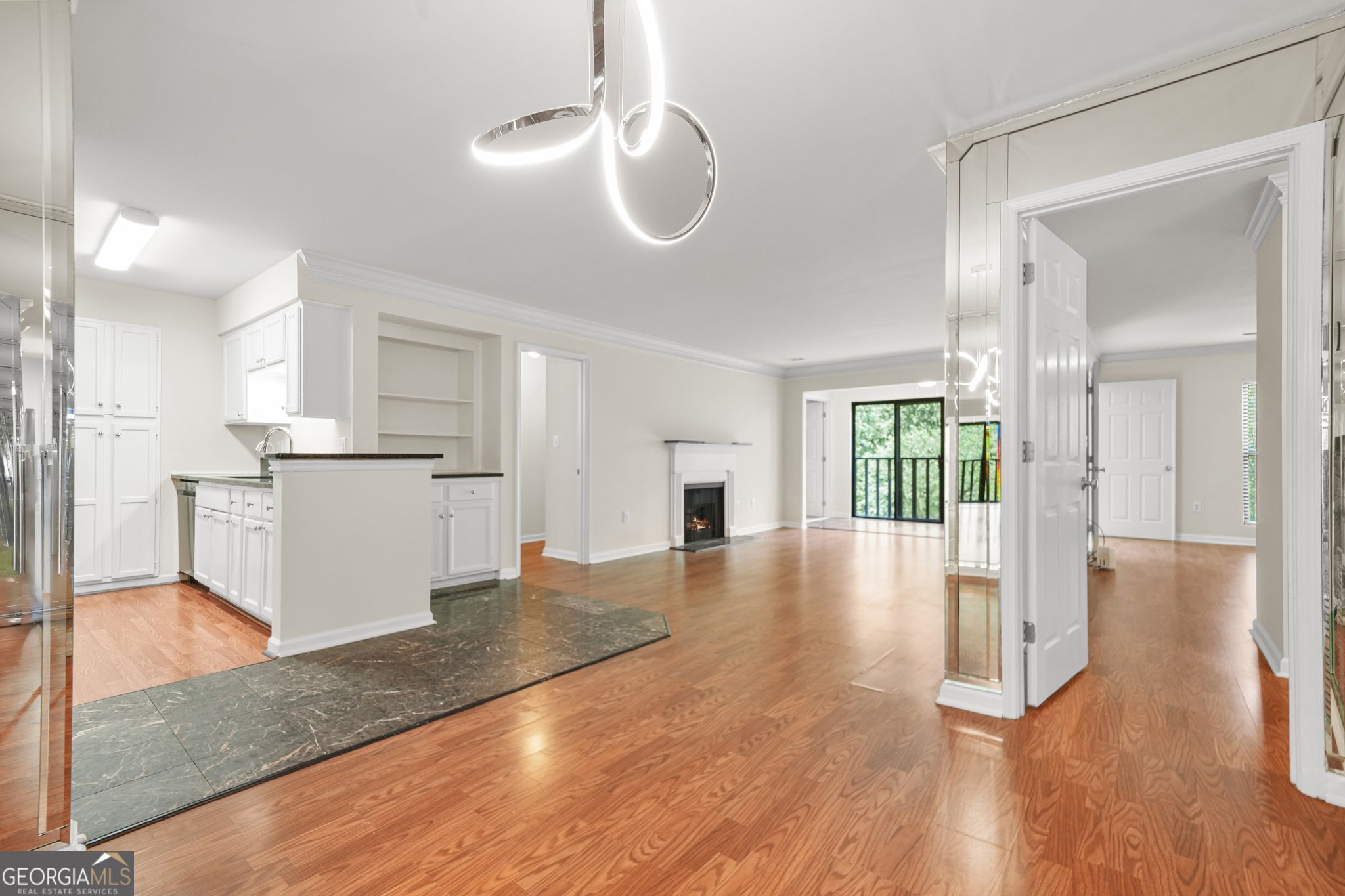 Atlanta, Georgia 30324, United States, 2 Bedrooms Bedrooms, ,2 BathroomsBathrooms,Residential,Active,194530