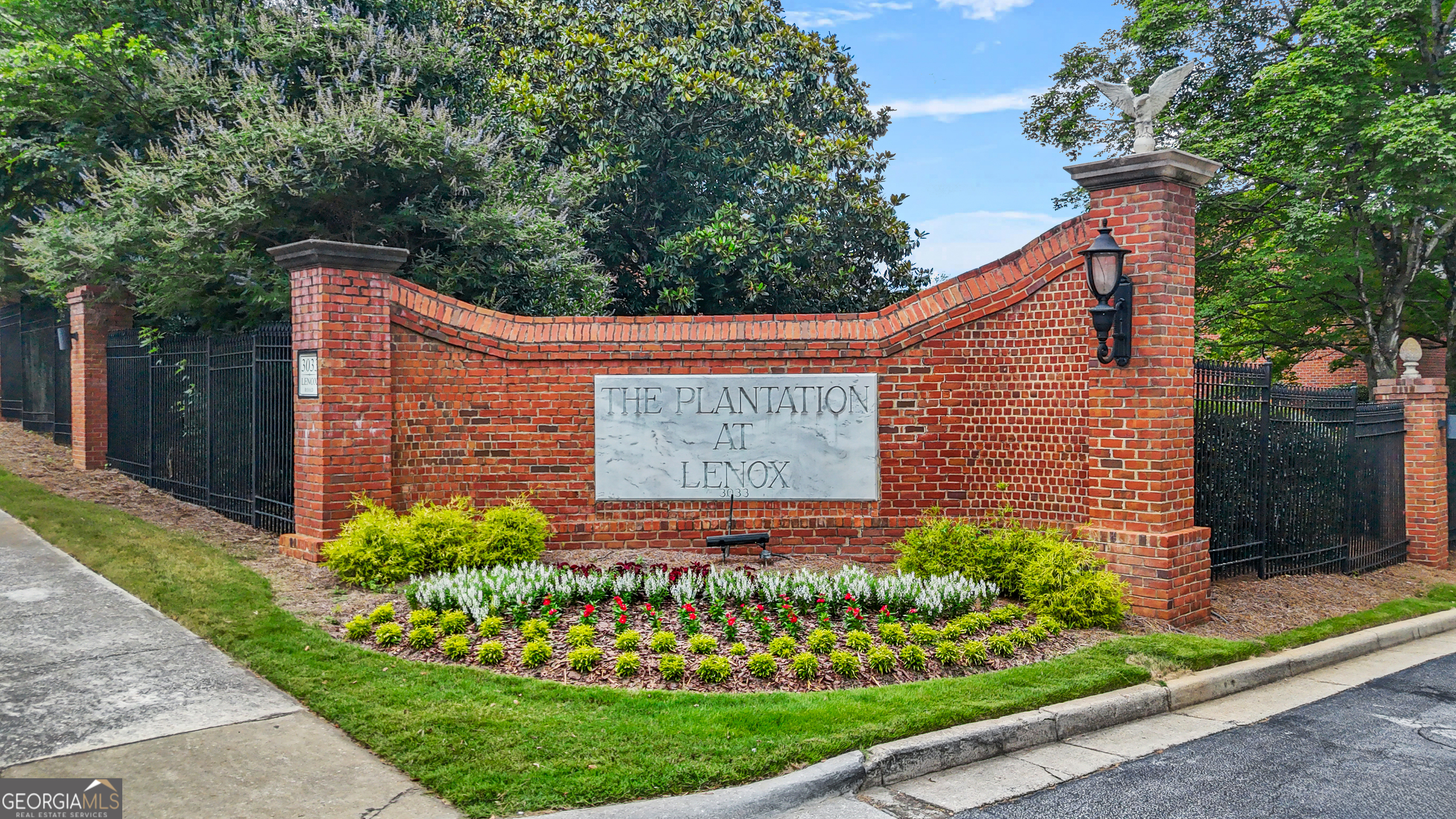 Atlanta, Georgia 30324, United States, 2 Bedrooms Bedrooms, ,2 BathroomsBathrooms,Residential,Active,194530