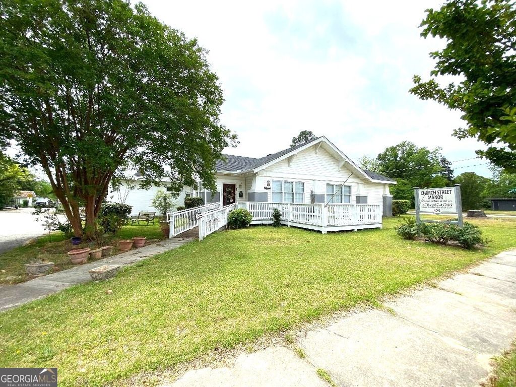 Photo of 425 W Church St, Swainsboro, GA 30401 (MLS # 10756409)