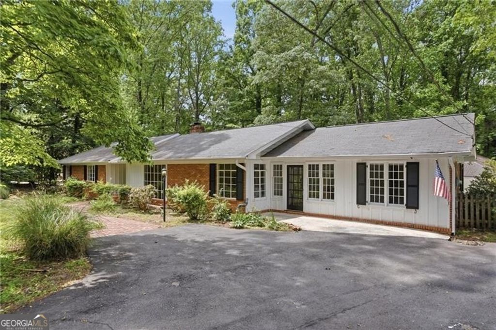 Photo of 544 Bouldercrest Drive SW, Marietta, GA 30064 (MLS # 10765232)