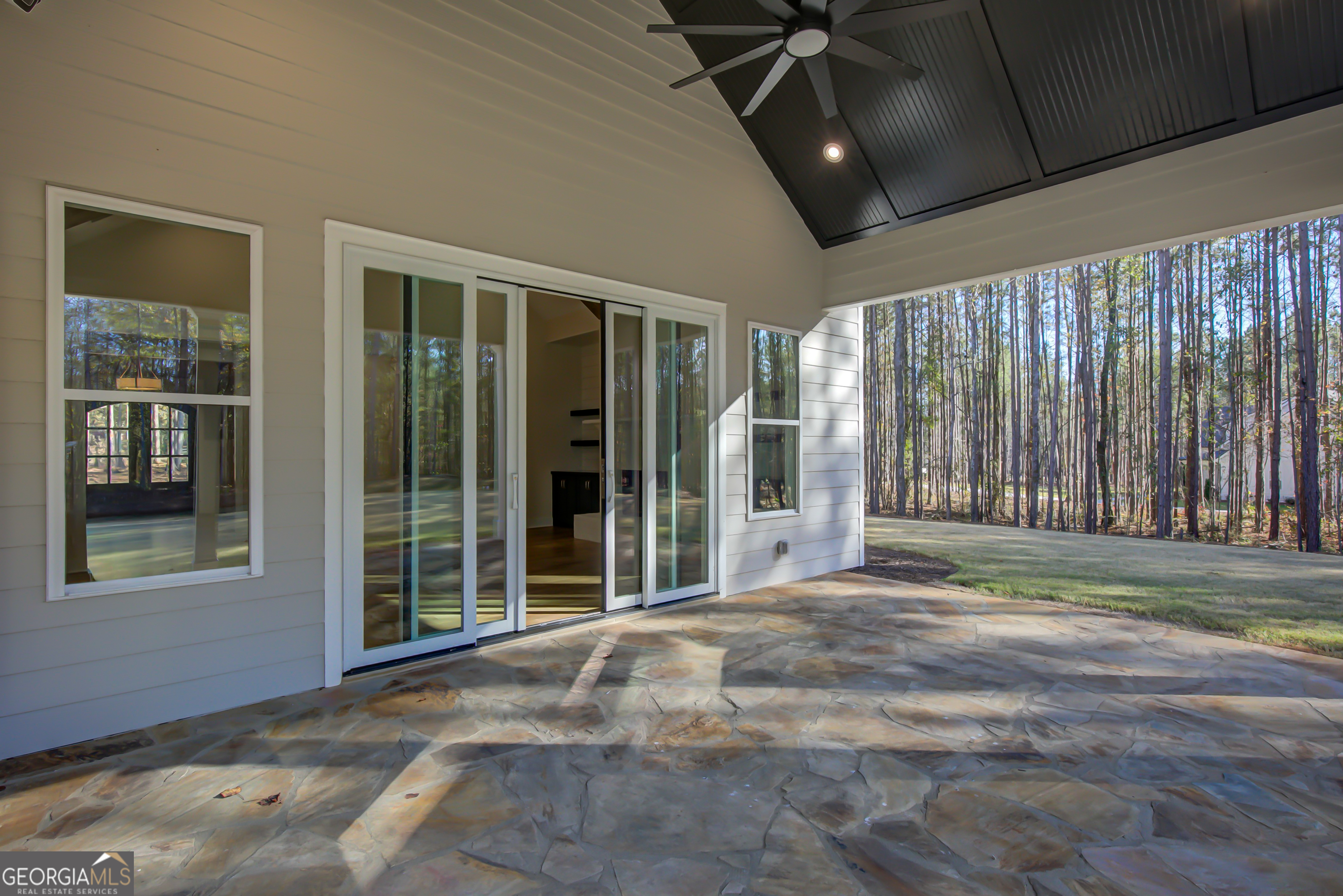 Sharpsburg, Georgia 30277, United States, 4 Bedrooms Bedrooms, ,5 BathroomsBathrooms,Residential,Active,244477