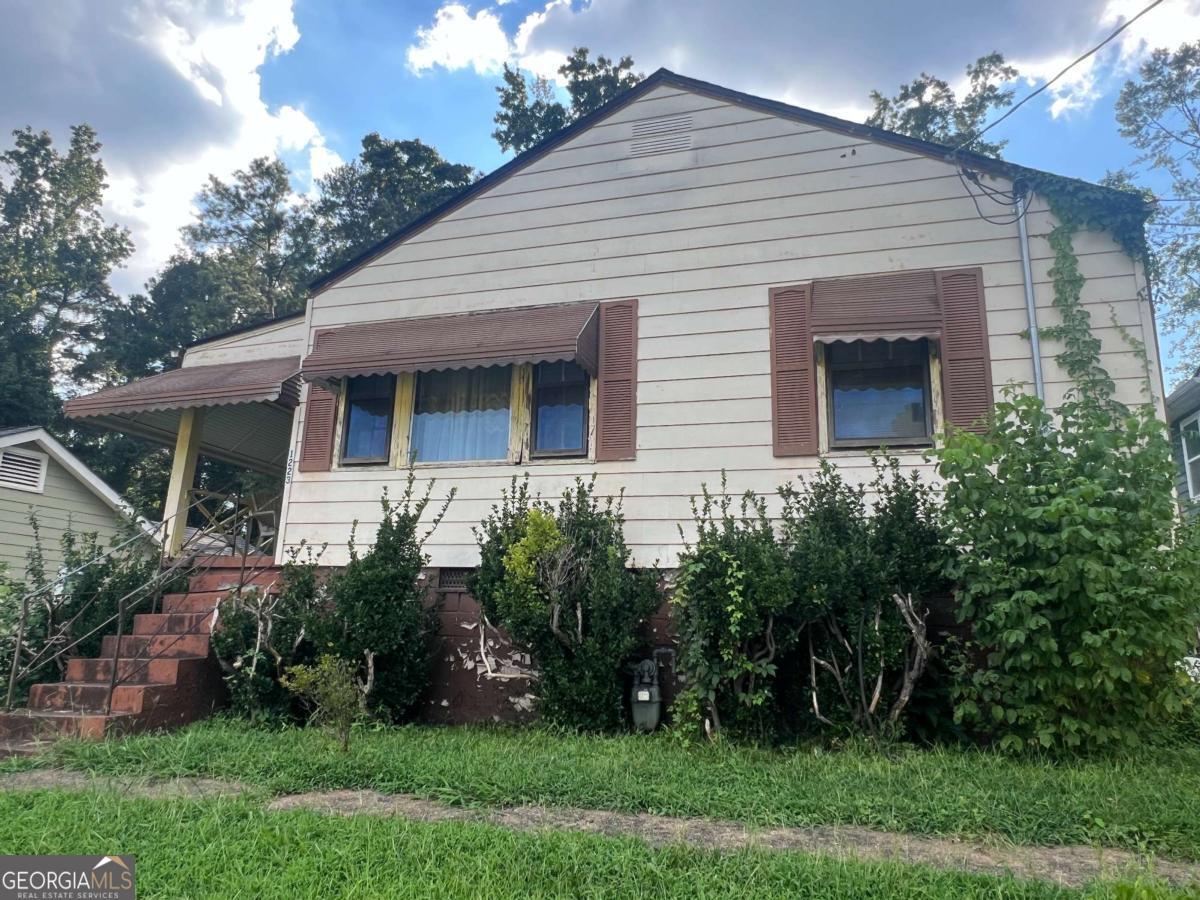 A H HOLT PROP - Residential