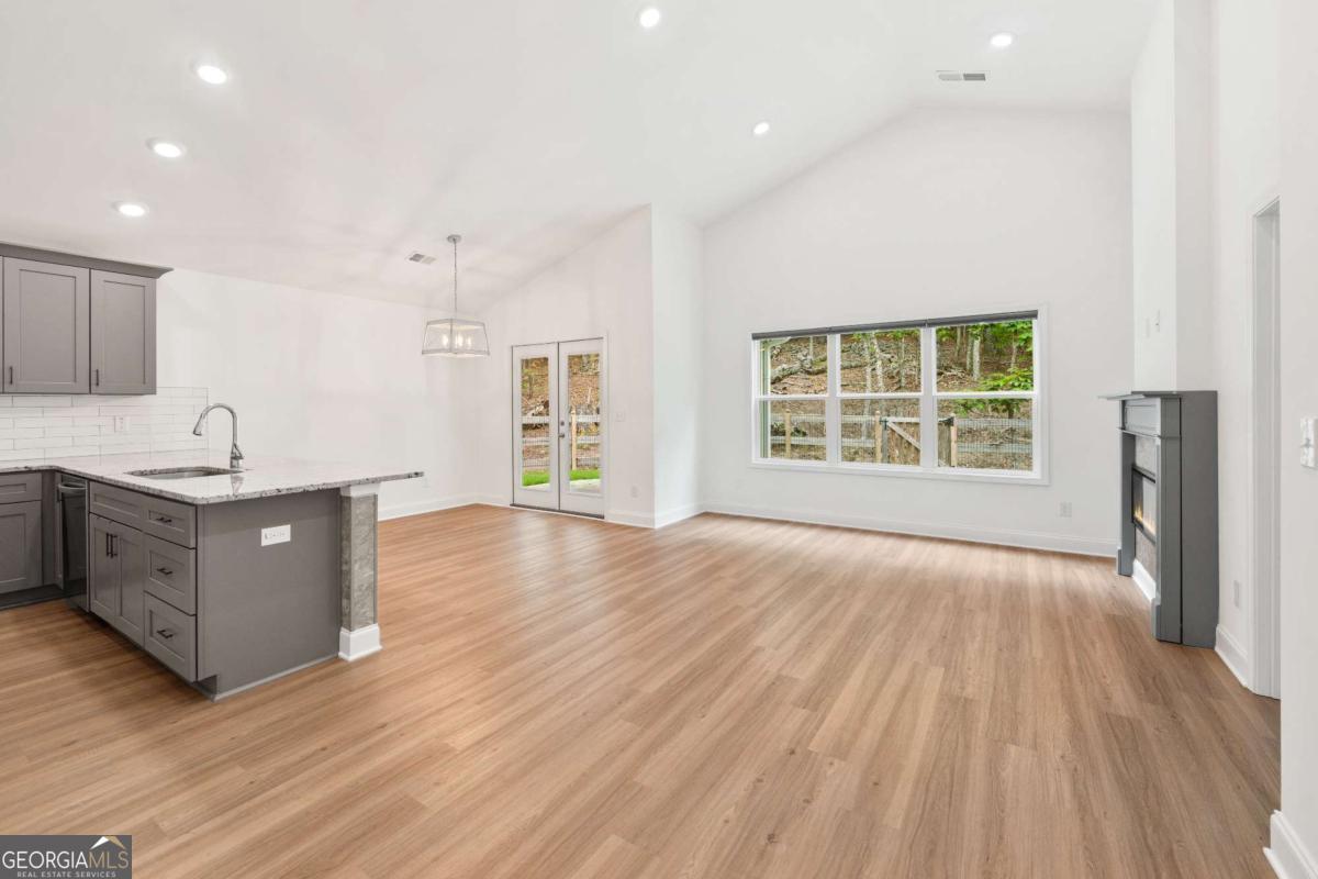 173 Ridgewood DR