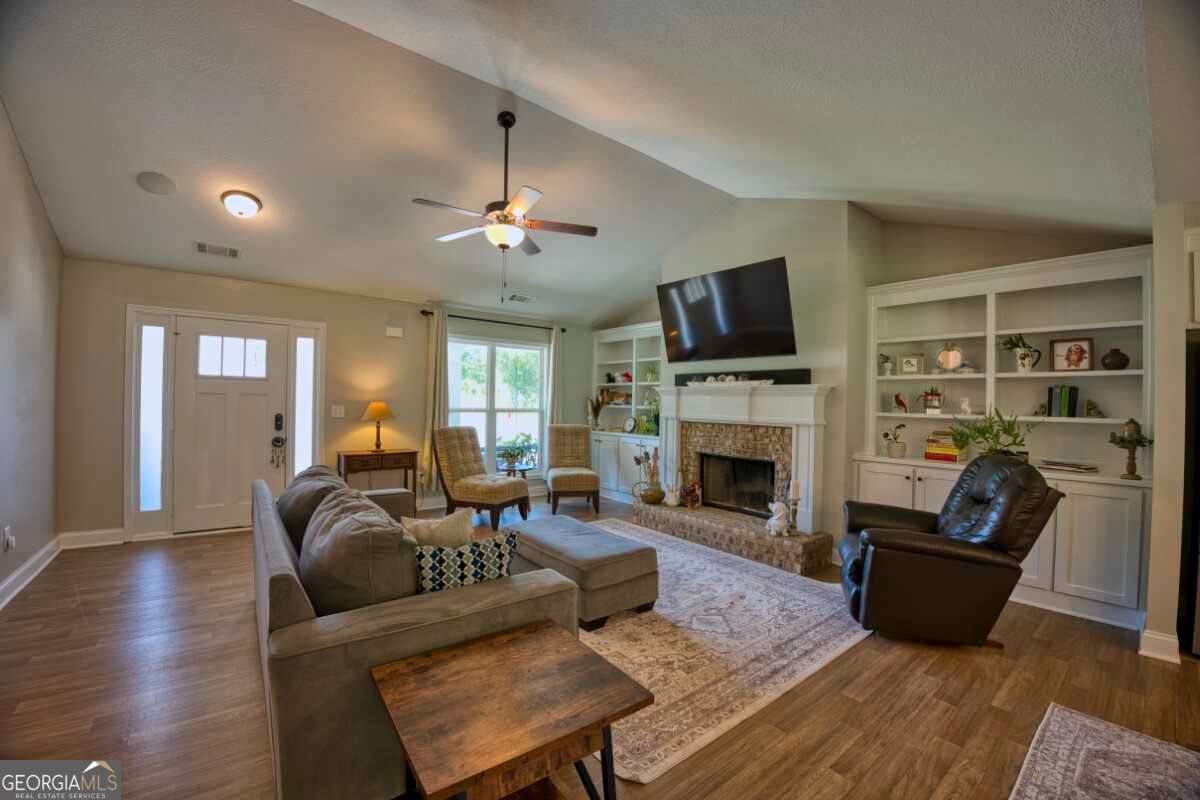 186 Kinsley WAY