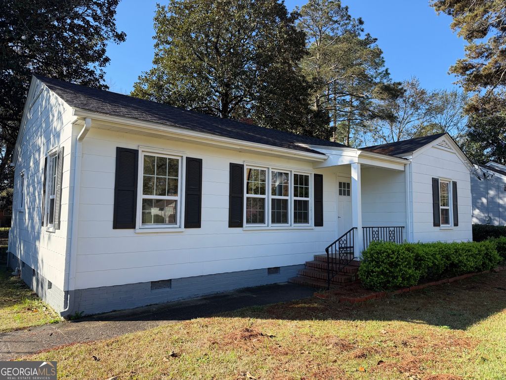 Photo of 1502 Stonewall Street, Dublin, GA 31021 (MLS # 10707235)