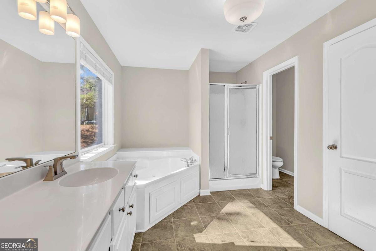 Atlanta, Georgia 30331, United States, 7 Bedrooms Bedrooms, ,5 BathroomsBathrooms,Residential,Active,36237