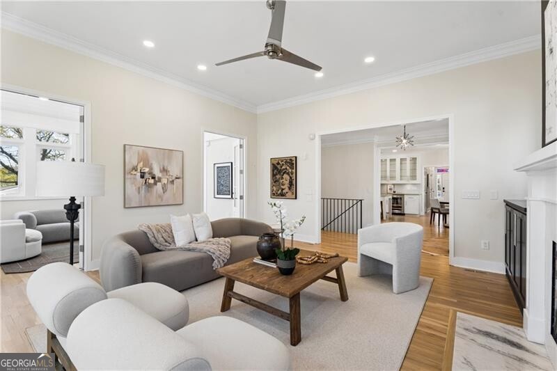 556 Greenwood AVE NE