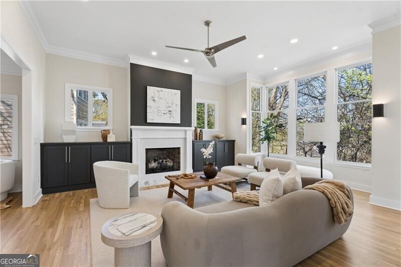 556 Greenwood AVE NE