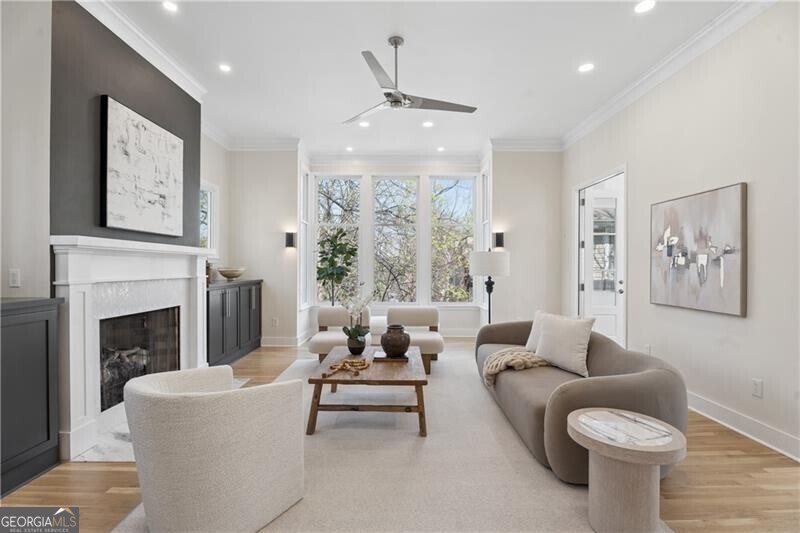 556 Greenwood AVE NE