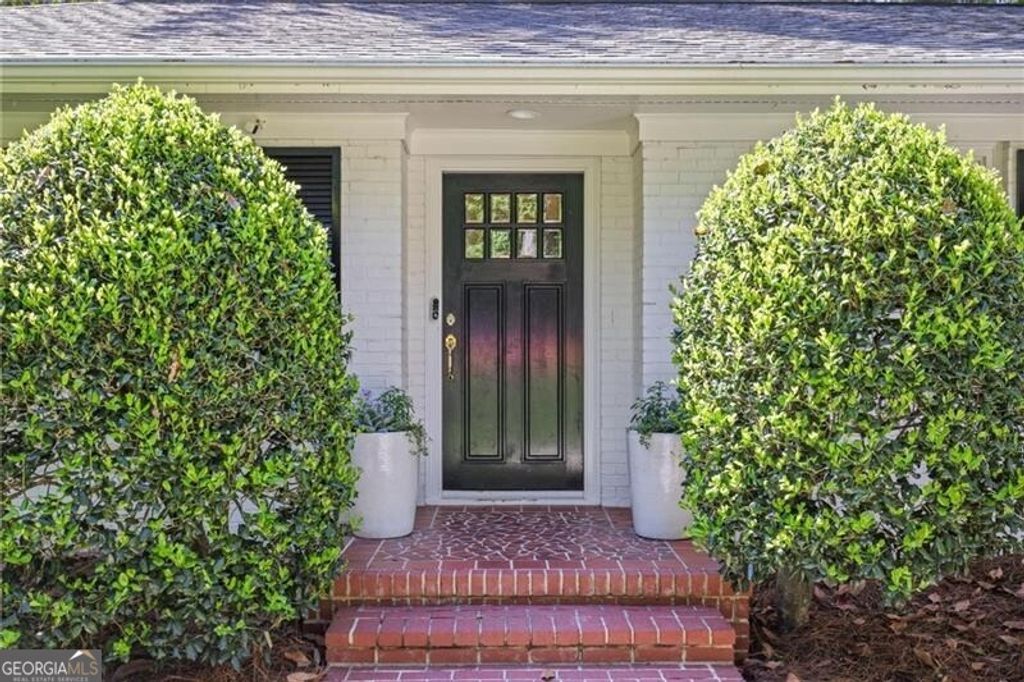 Photo of 1520 Moores Mill Road NW, Atlanta, GA 30327 (MLS # 10740516)