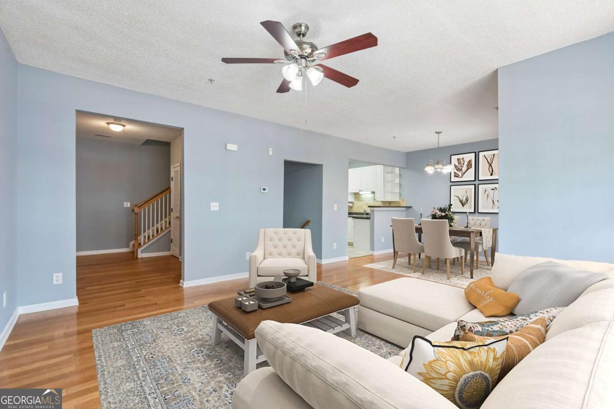 5112 Woodland LN