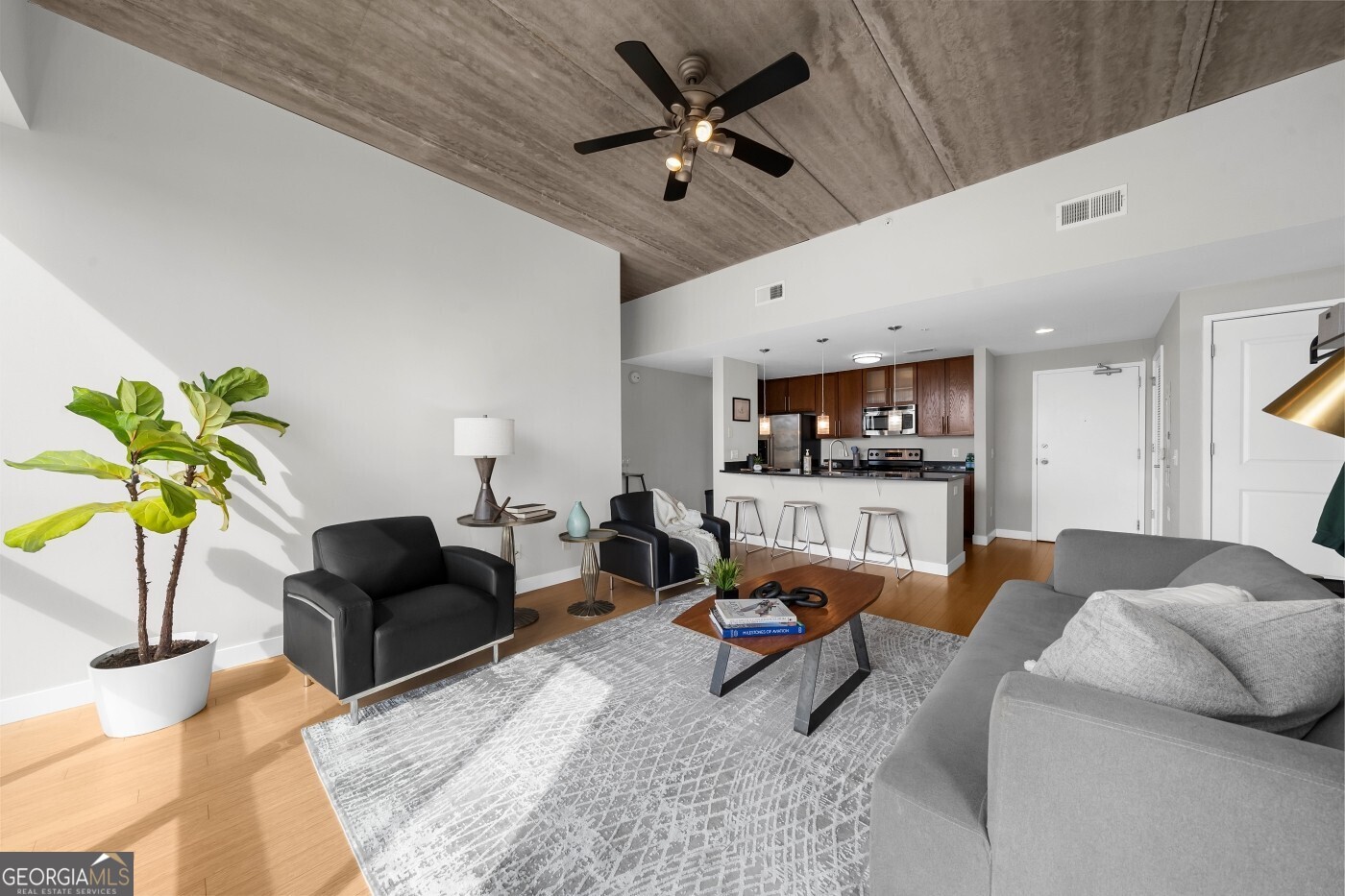 563 Memorial DR SE 504