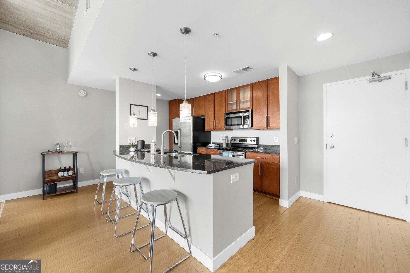 563 Memorial DR SE 504