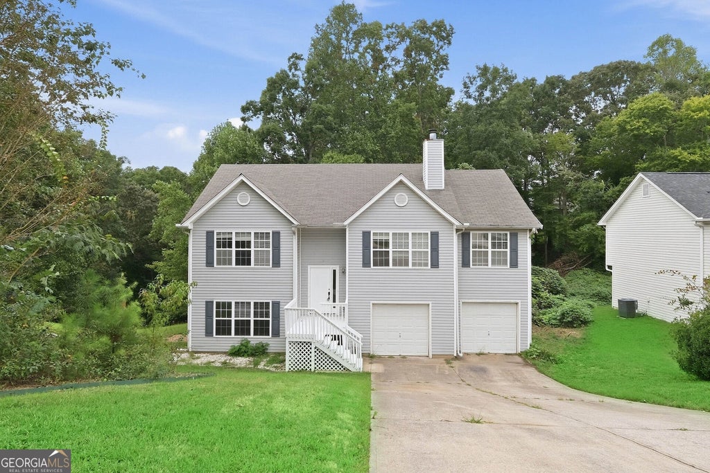 Photo of 3852 Valley Creek Drive, Flowery Branch, GA 30542 (MLS # 10868137)