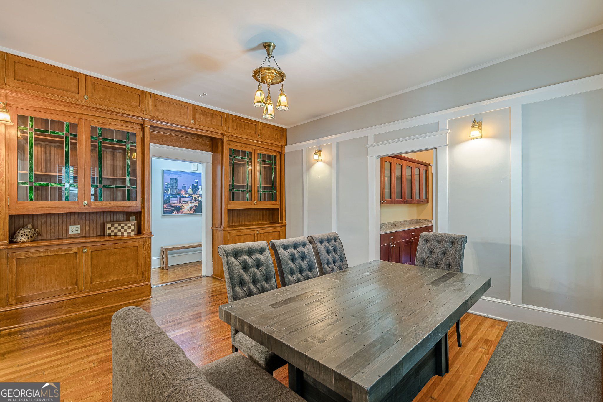 537 Winton TER NE
