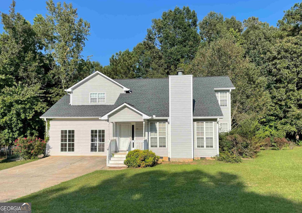 3 bedroom 2.5 bath home located on a large corner lot with fenced in back yard. Minutes to Interstate I20, shopping, and dining. $150 fee required for HVAC servicing, pest control and lawn care
