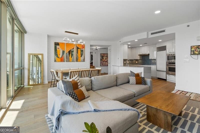 700 Park Regency PL NE 1503