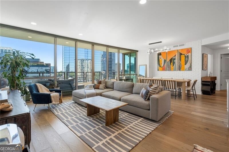 700 Park Regency PL NE 1503