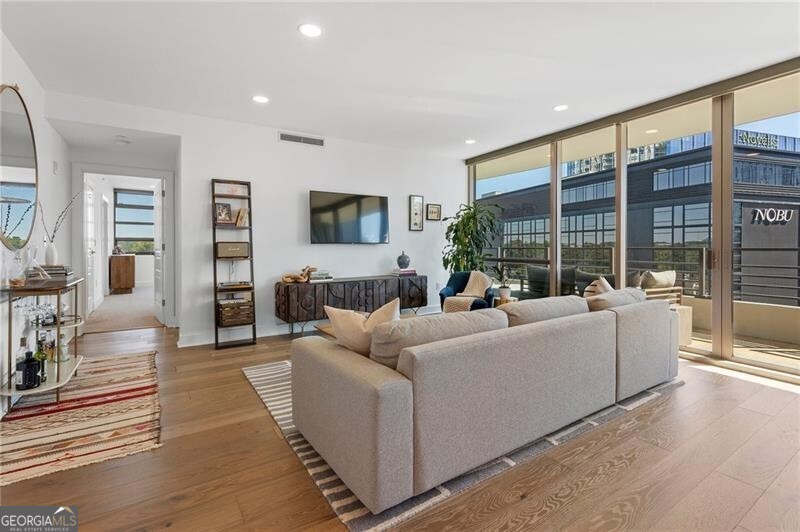 700 Park Regency PL NE 1503