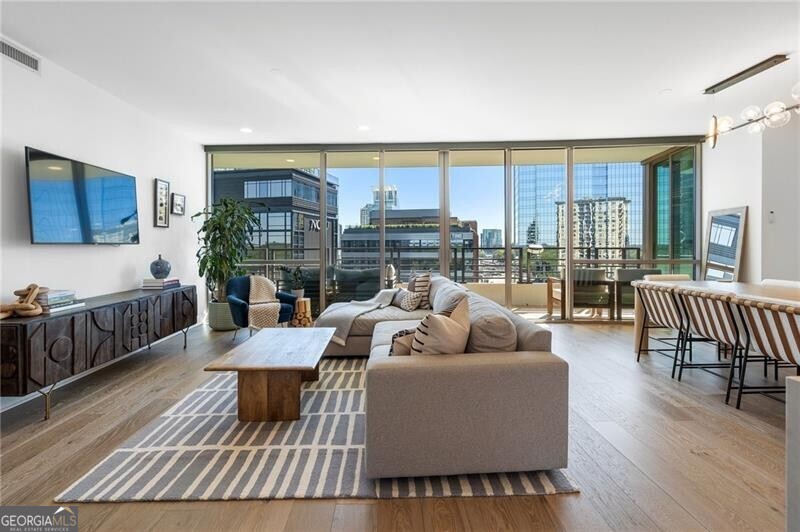 700 Park Regency PL NE 1503