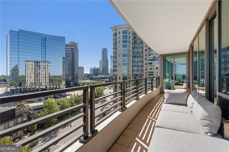 700 Park Regency PL NE 1503