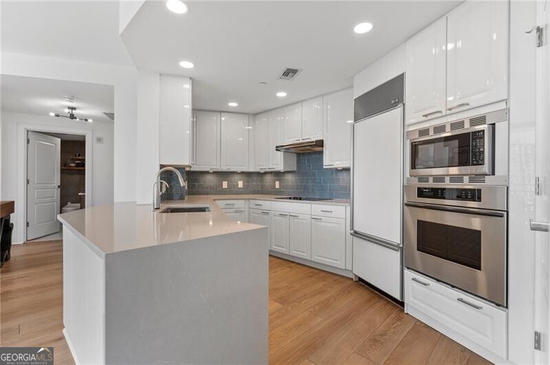 700 Park Regency PL NE 1503