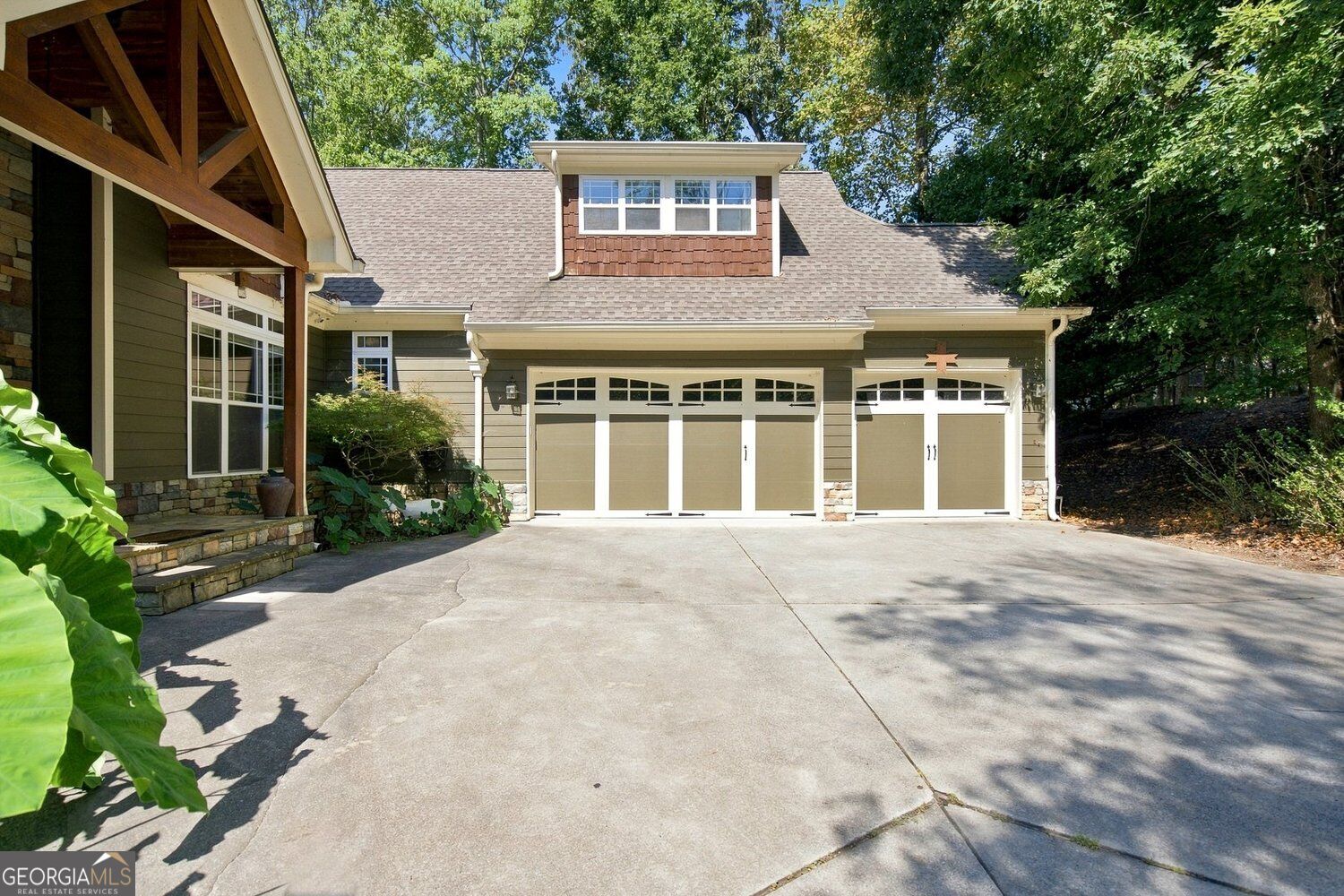 251 White Antelope ST