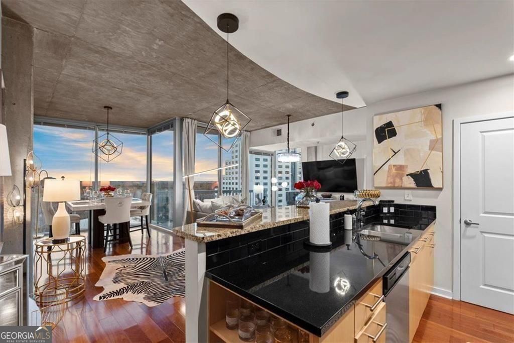 3324 Peachtree RD 902