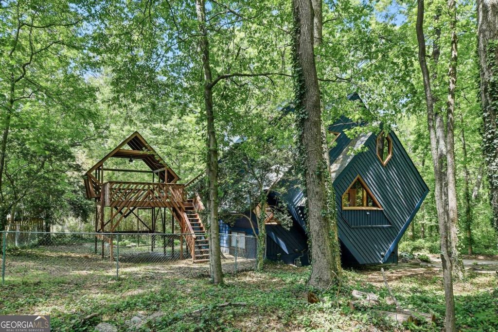 Photo of 2965 Pond View Court, Marietta, GA 30062 (MLS # 10740112)