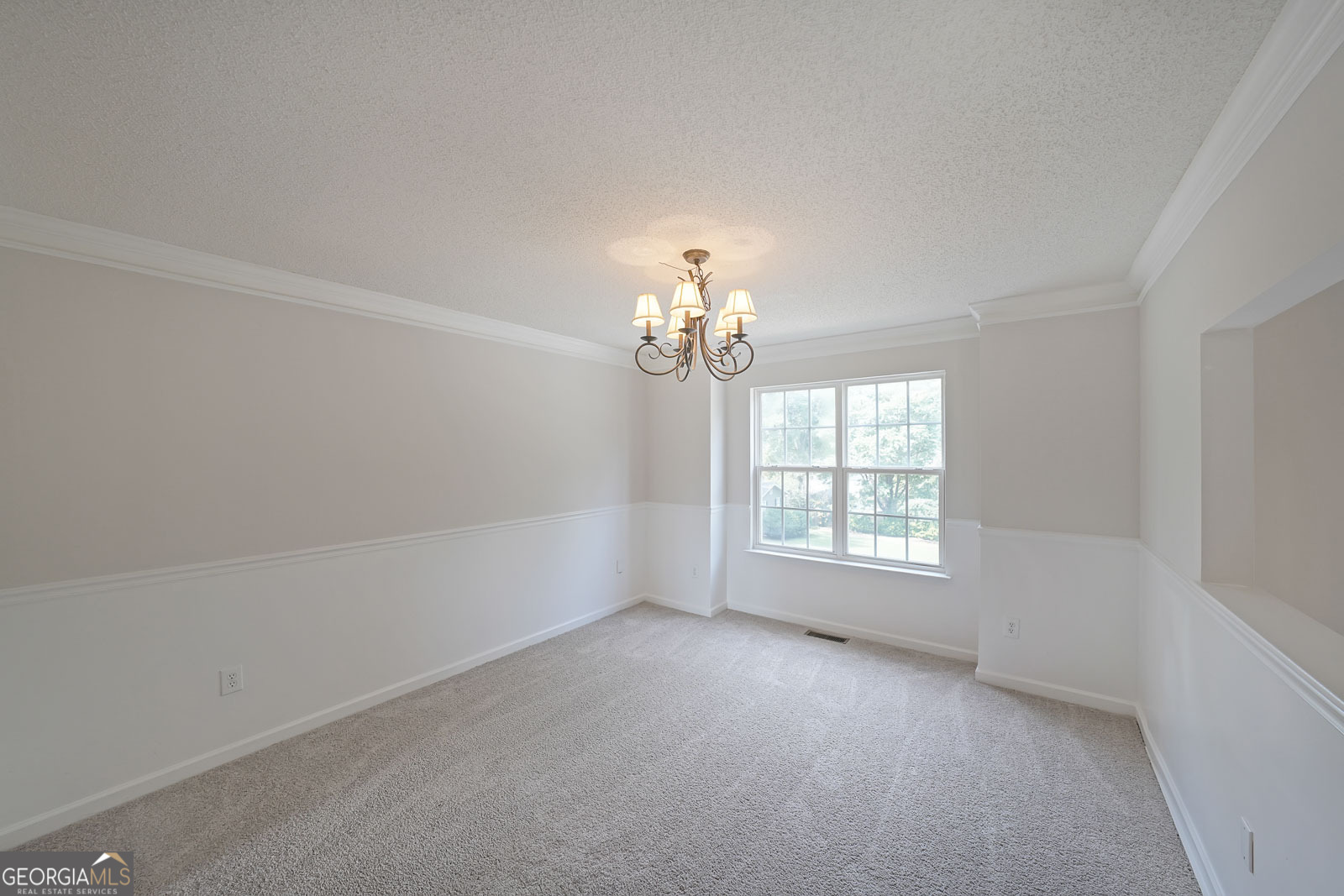 5818 Dogwood CIR