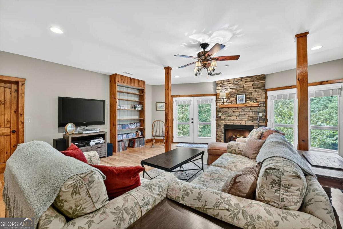 588 Blackberry DR